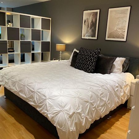 שפילד City Centre Modern Studio Apartment - Westone Free Wifi, Gym Access, Netflix מראה חיצוני תמונה